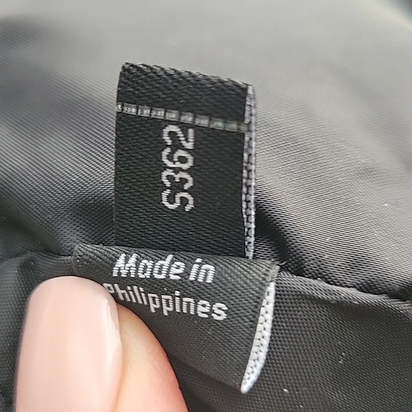 NWT Kate Spade Chelsea Rose Toss Printed Black cosmetic Bag - Picture 12 of 12